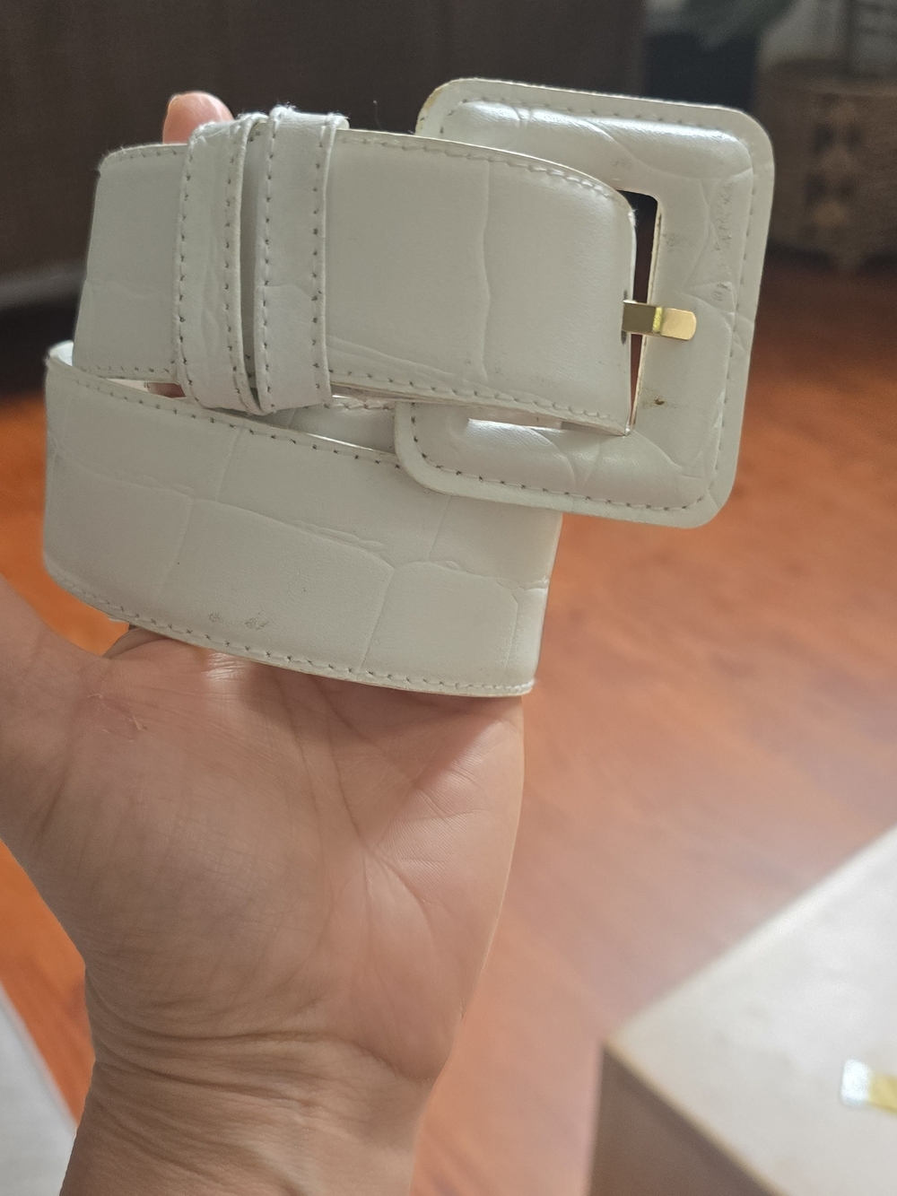 Vintage Karen Scott White Croc-Embossed Leather Belt (Size S)